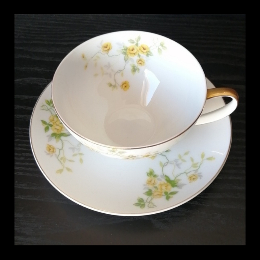 Vintage Meito Pair Japanese Fine Porcelain China Fontaine Cup & Saucer Set